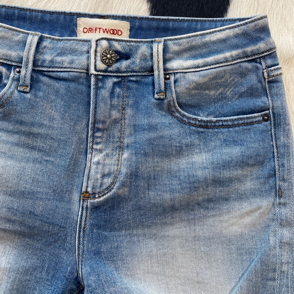 Driftwood distressed denim shorts - Picture 4 of 10